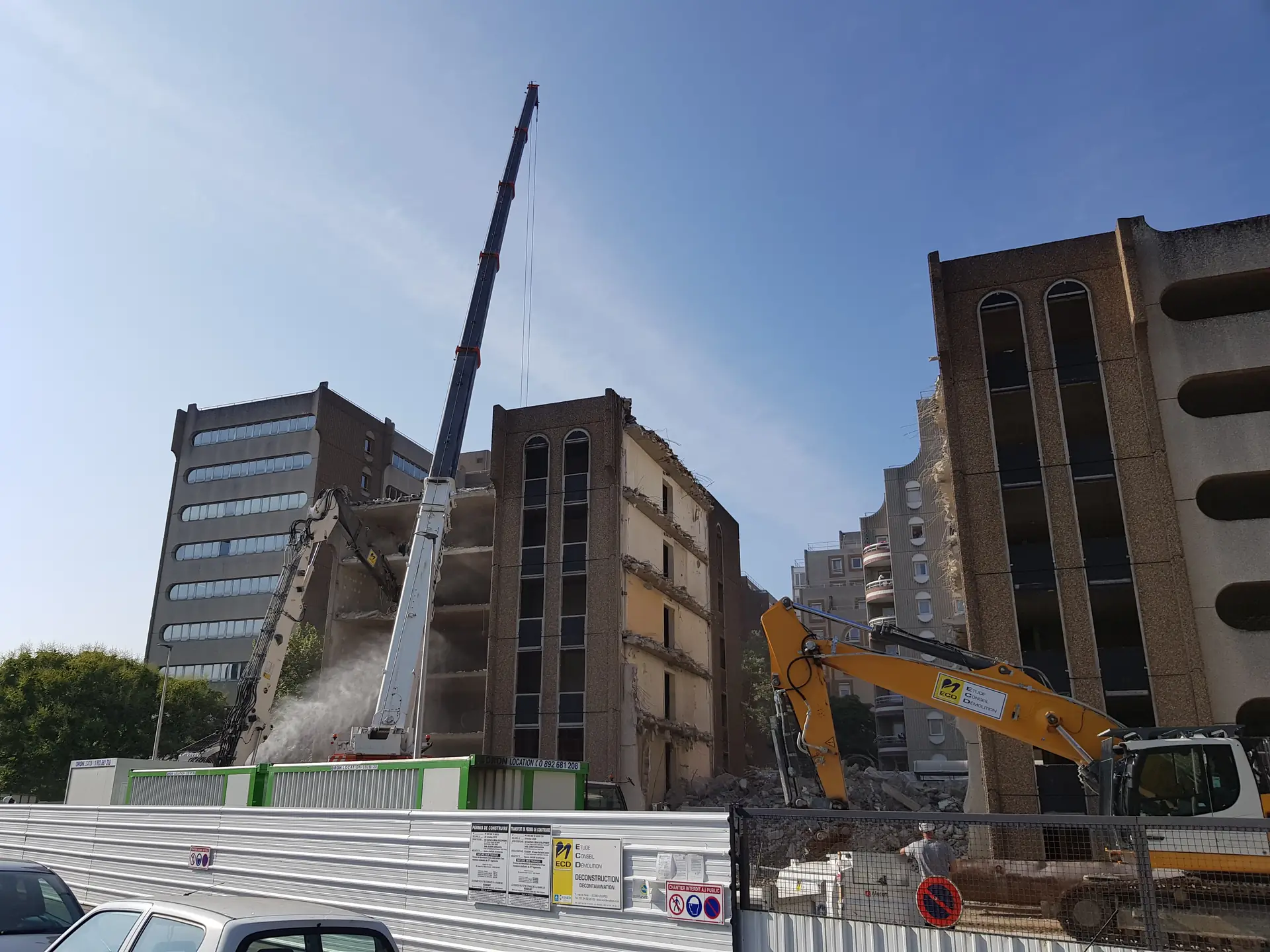 Démolition d'un bâtiment de grande hauteur en Île-de-France